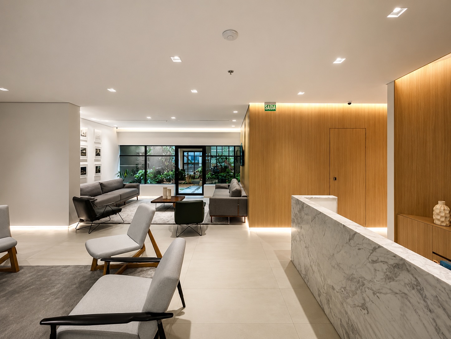 Consultation lounge — São Paulo clinic