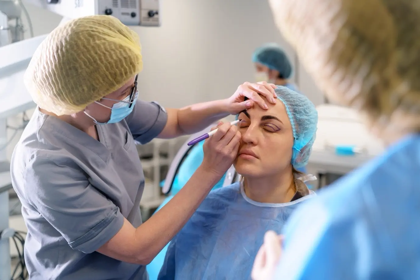 Os Olhos Certos para o Seu Rosto — Com o Cirurgião Certo